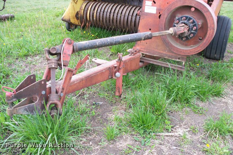 image for item GQ9591 1976 New Holland 283  small square baler