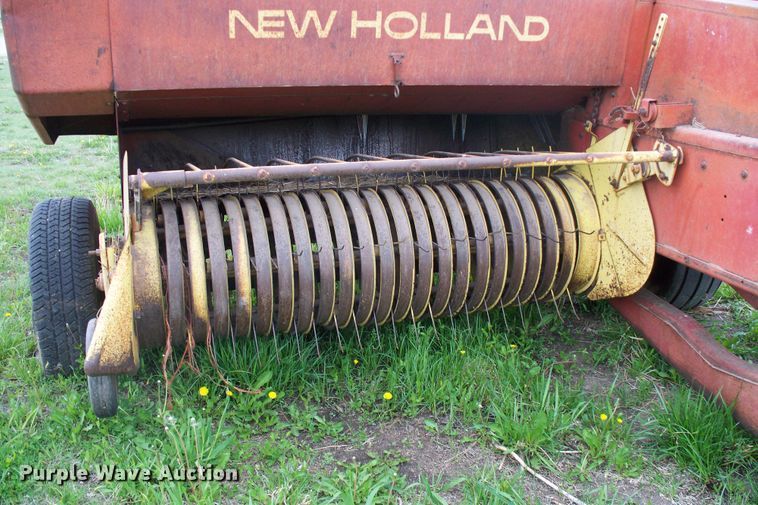 image for item GQ9591 1976 New Holland 283  small square baler