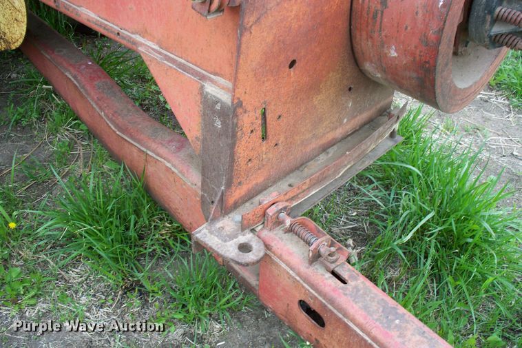 image for item GQ9591 1976 New Holland 283  small square baler