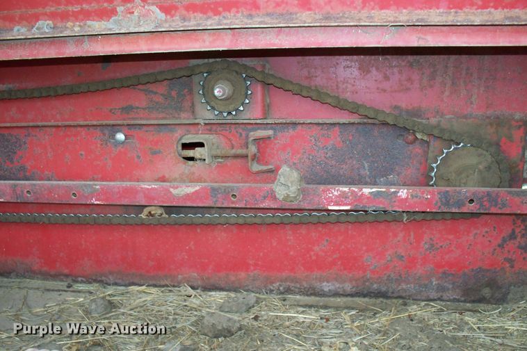 image for item GQ9591 1976 New Holland 283  small square baler