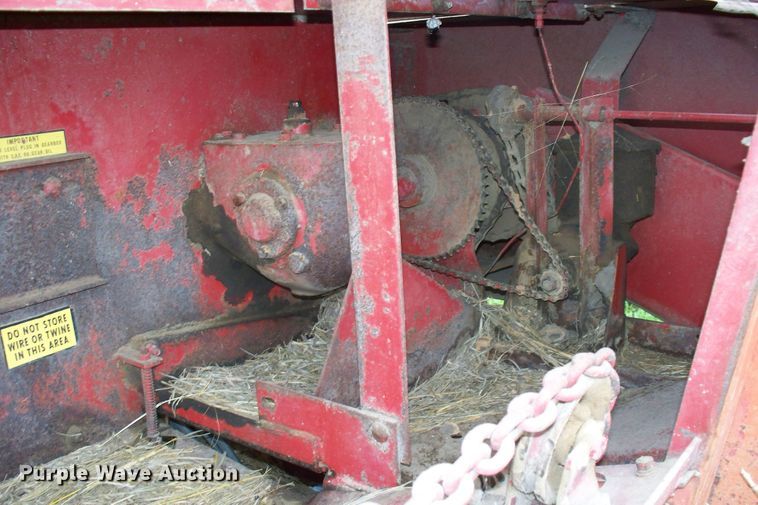 image for item GQ9591 1976 New Holland 283  small square baler