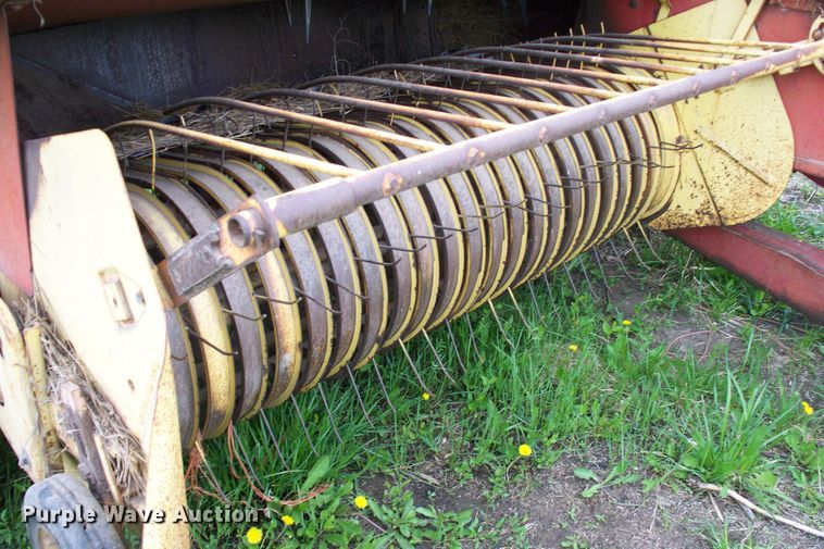 image for item GQ9591 1976 New Holland 283  small square baler