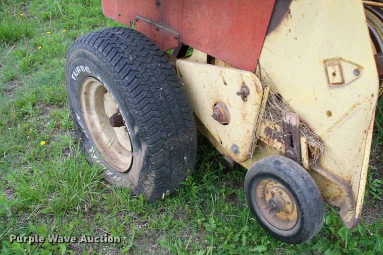 image for item GQ9591 1976 New Holland 283  small square baler