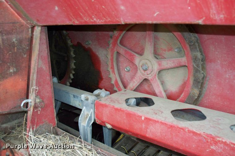 image for item GQ9591 1976 New Holland 283  small square baler