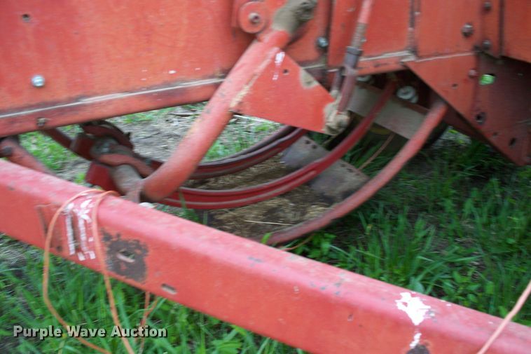 image for item GQ9591 1976 New Holland 283  small square baler