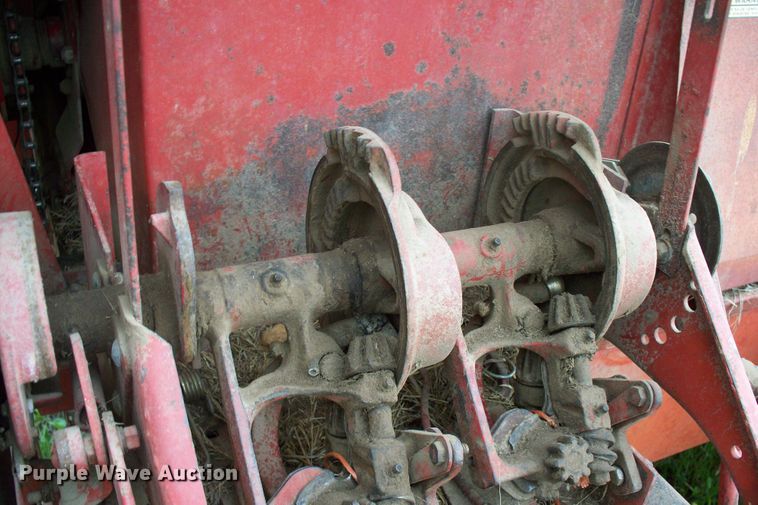 image for item GQ9591 1976 New Holland 283  small square baler