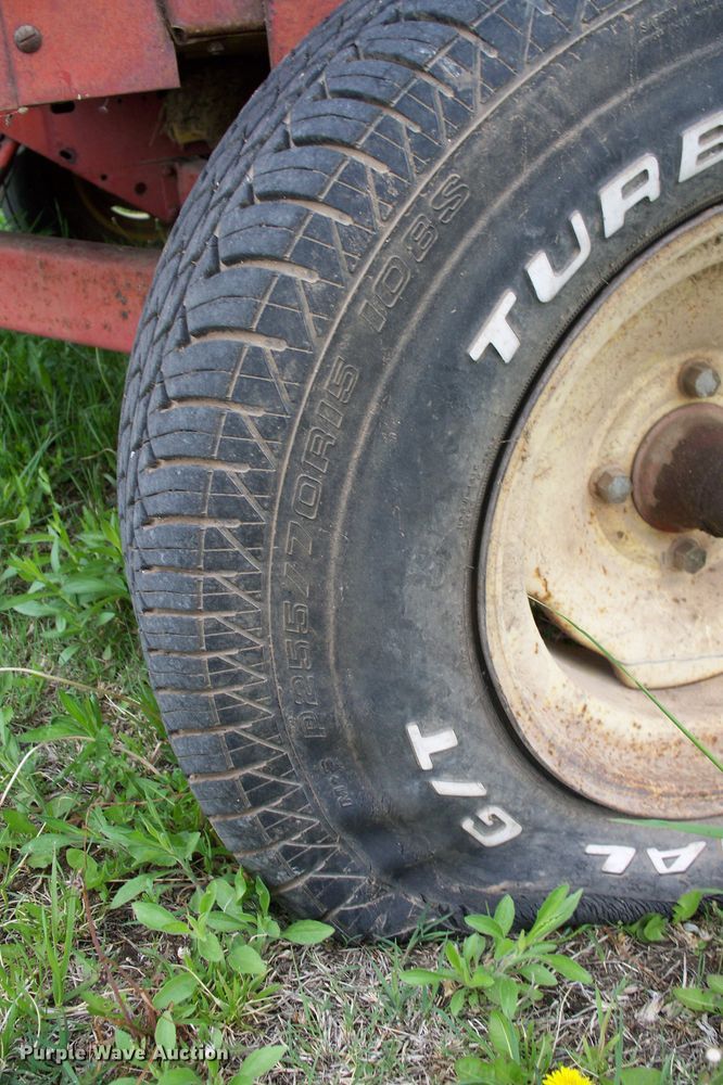 image for item GQ9591 1976 New Holland 283  small square baler