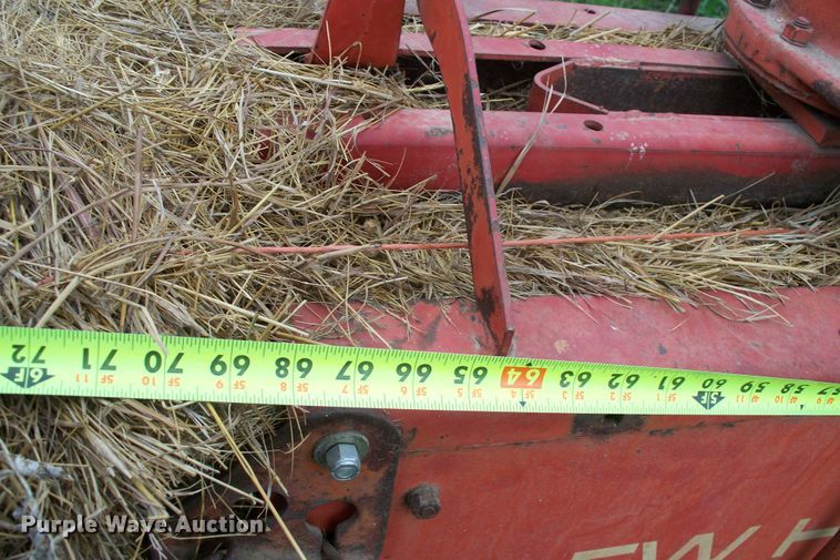 image for item GQ9591 1976 New Holland 283  small square baler