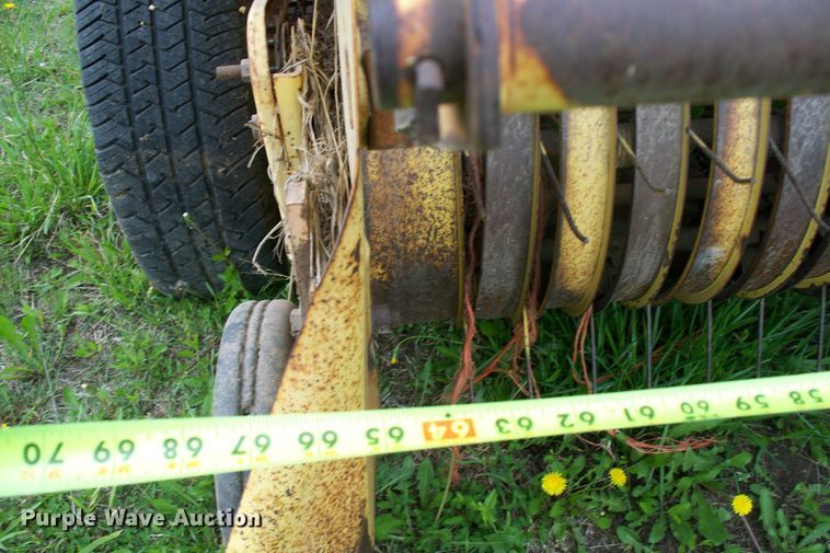 image for item GQ9591 1976 New Holland 283  small square baler