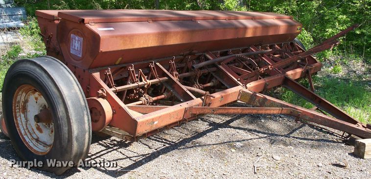 image for item GQ9608 International Harvester  grain drill