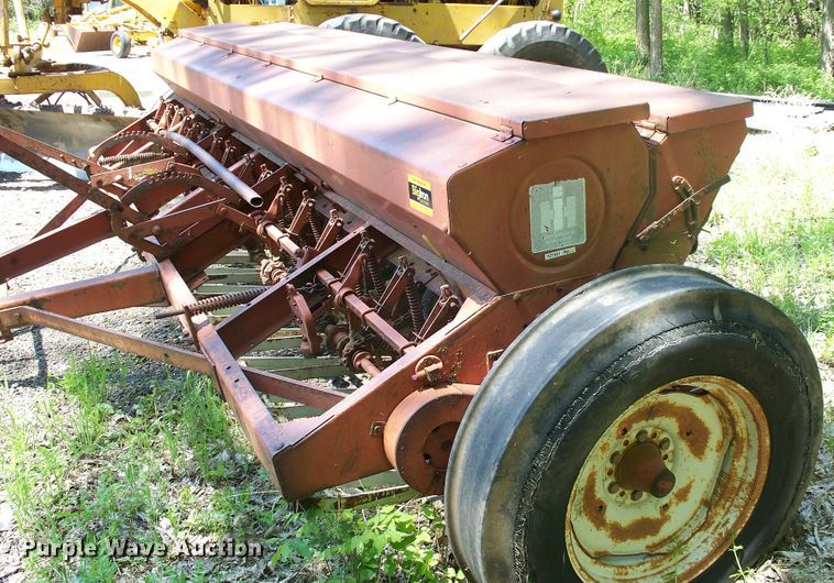 image for item GQ9608 International Harvester  grain drill