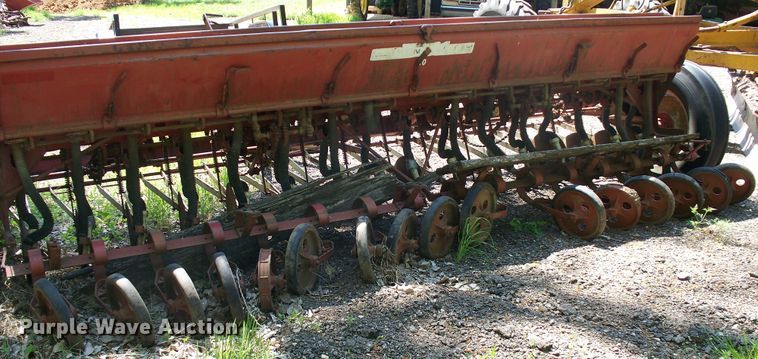 image for item GQ9608 International Harvester  grain drill