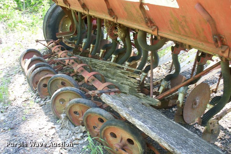 image for item GQ9608 International Harvester  grain drill