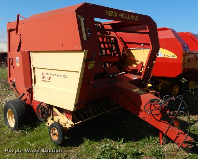image for item HF9198 1984 New Holland 855  round baler