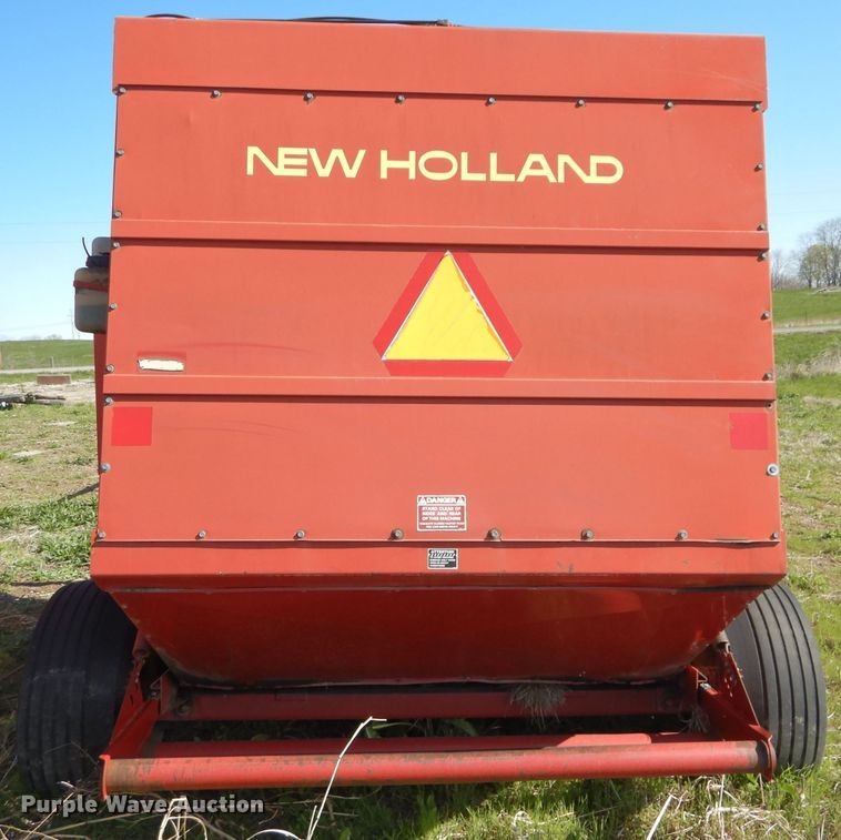 image for item HF9198 1984 New Holland 855  round baler