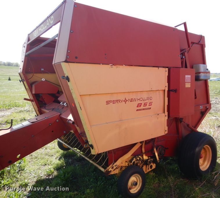 image for item HF9198 1984 New Holland 855  round baler