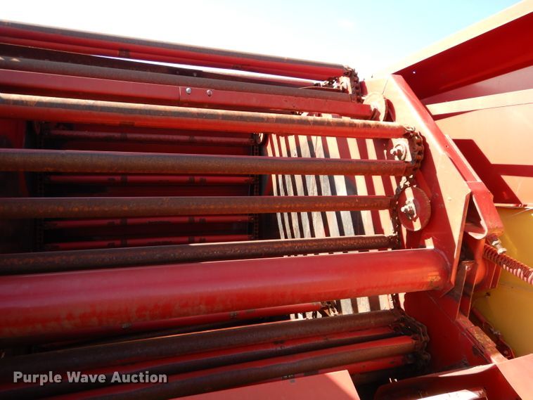 image for item HF9198 1984 New Holland 855  round baler