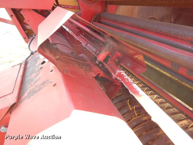 image for item HF9198 1984 New Holland 855  round baler