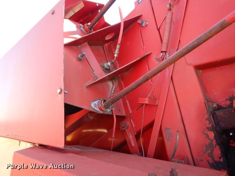 image for item HF9198 1984 New Holland 855  round baler