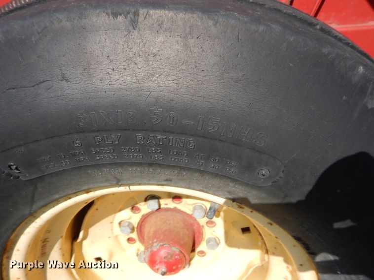 image for item HF9198 1984 New Holland 855  round baler