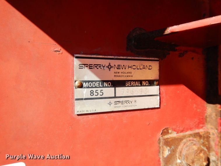 image for item HF9198 1984 New Holland 855  round baler