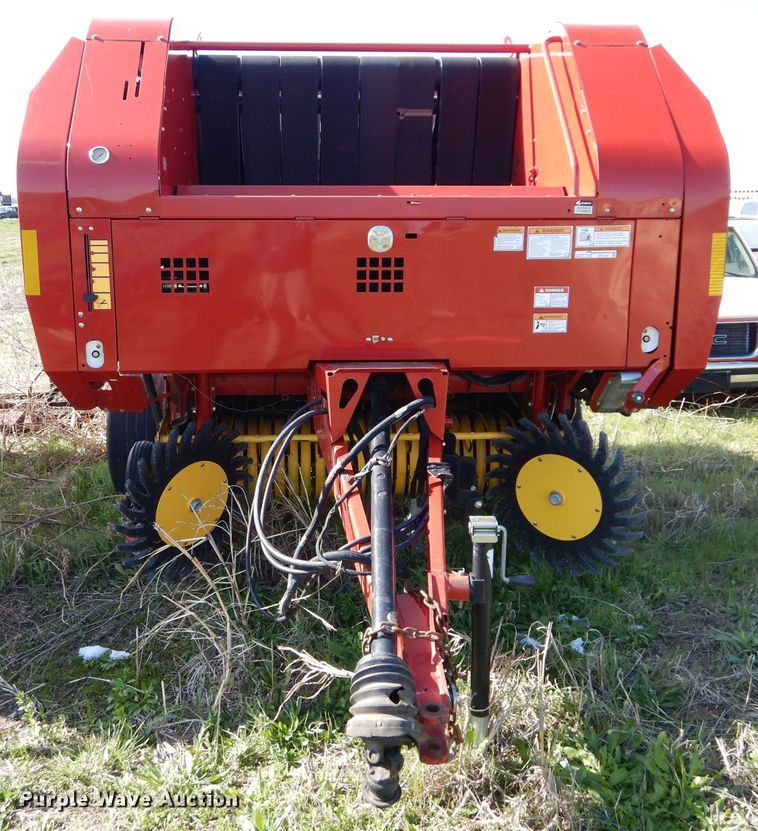 image for item HF9199 2010 New Holland BR7080  round baler