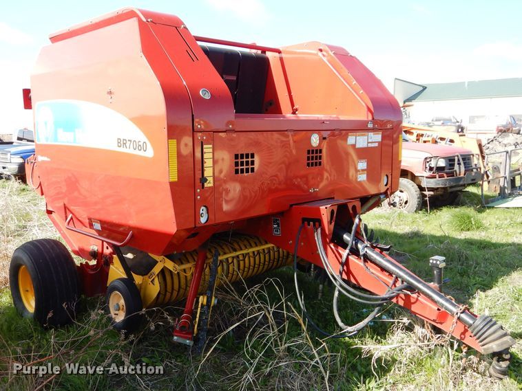image for item HF9199 2010 New Holland BR7080  round baler