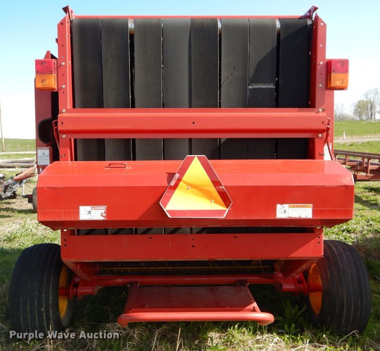 image for item HF9199 2010 New Holland BR7080  round baler