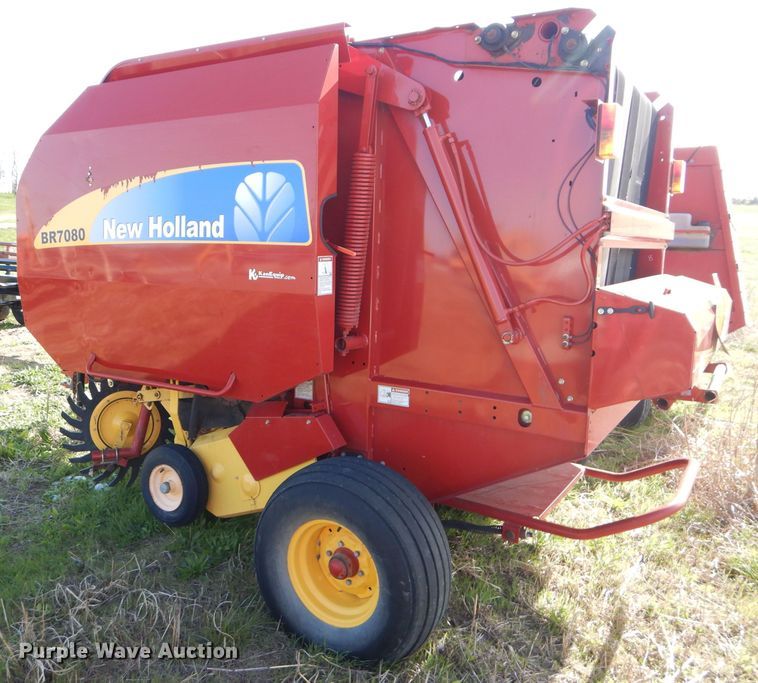 image for item HF9199 2010 New Holland BR7080  round baler