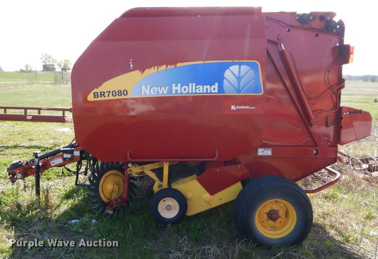 image for item HF9199 2010 New Holland BR7080  round baler