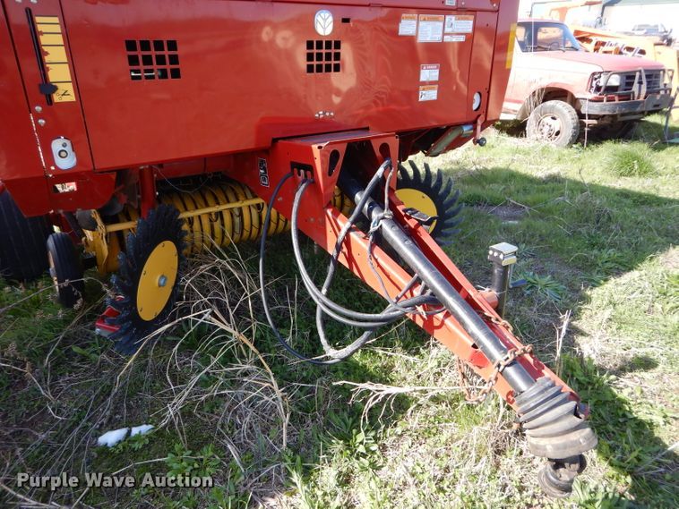image for item HF9199 2010 New Holland BR7080  round baler