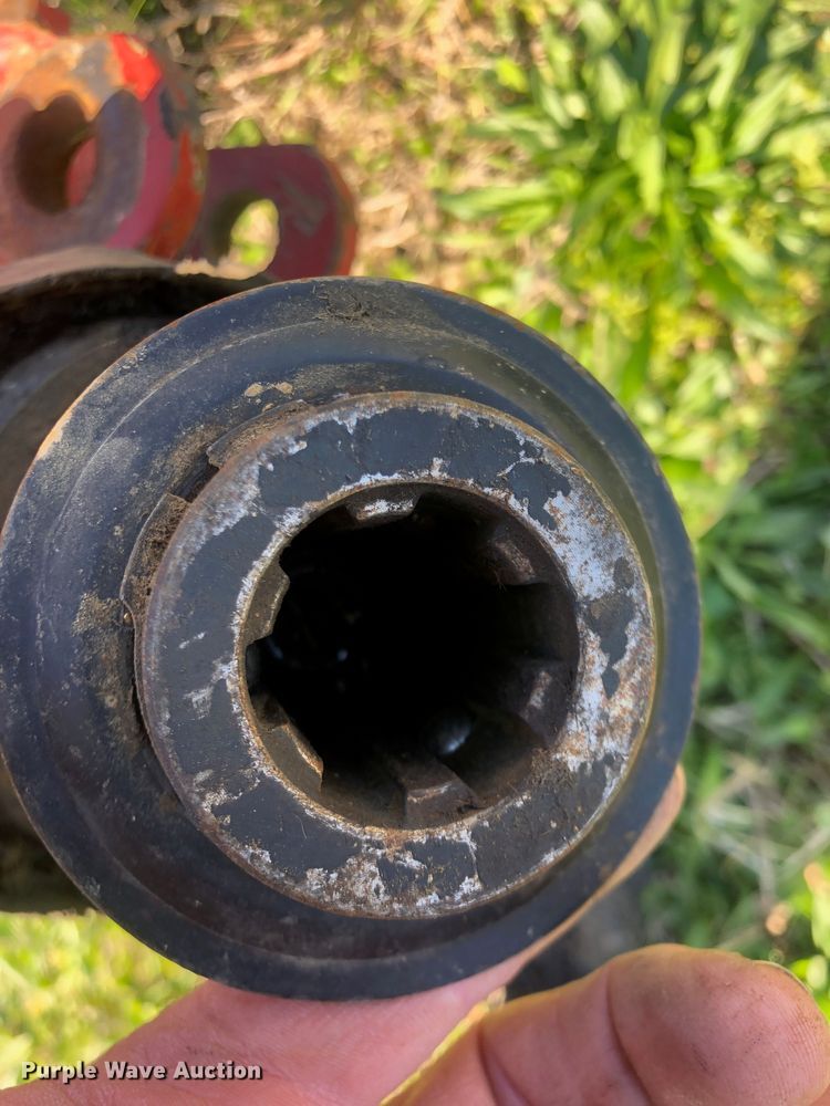 image for item HF9199 2010 New Holland BR7080  round baler