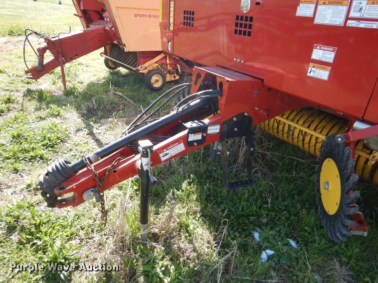 image for item HF9199 2010 New Holland BR7080  round baler