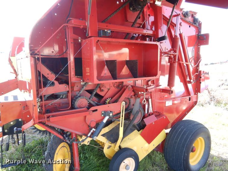 image for item HF9199 2010 New Holland BR7080  round baler