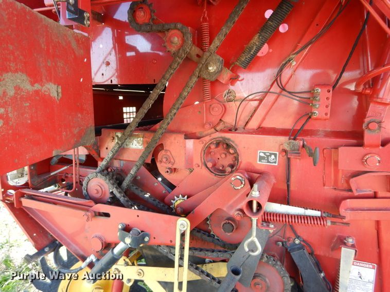 image for item HF9199 2010 New Holland BR7080  round baler