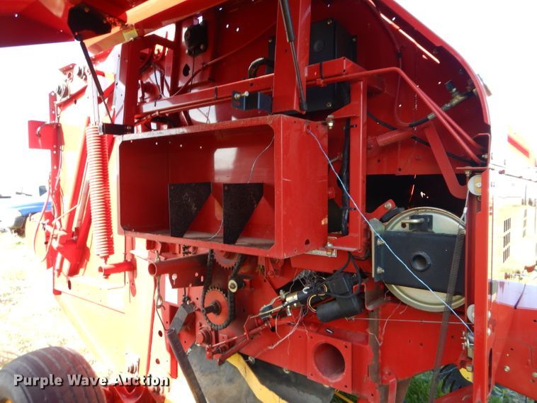 image for item HF9199 2010 New Holland BR7080  round baler