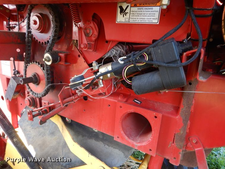 image for item HF9199 2010 New Holland BR7080  round baler