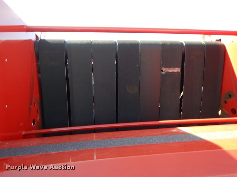 image for item HF9199 2010 New Holland BR7080  round baler