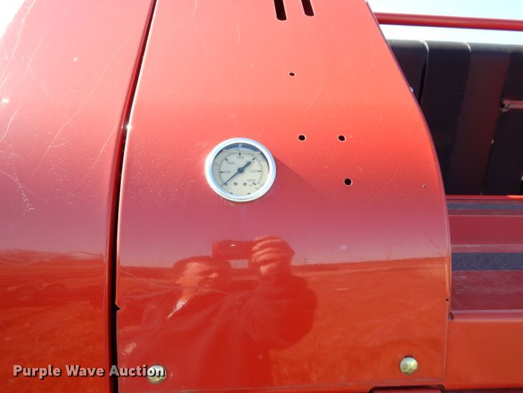 image for item HF9199 2010 New Holland BR7080  round baler