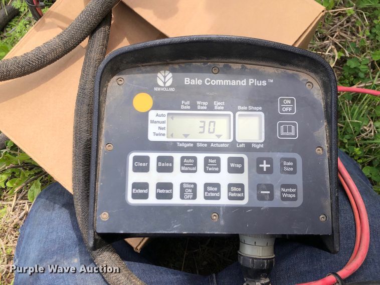 image for item HF9199 2010 New Holland BR7080  round baler