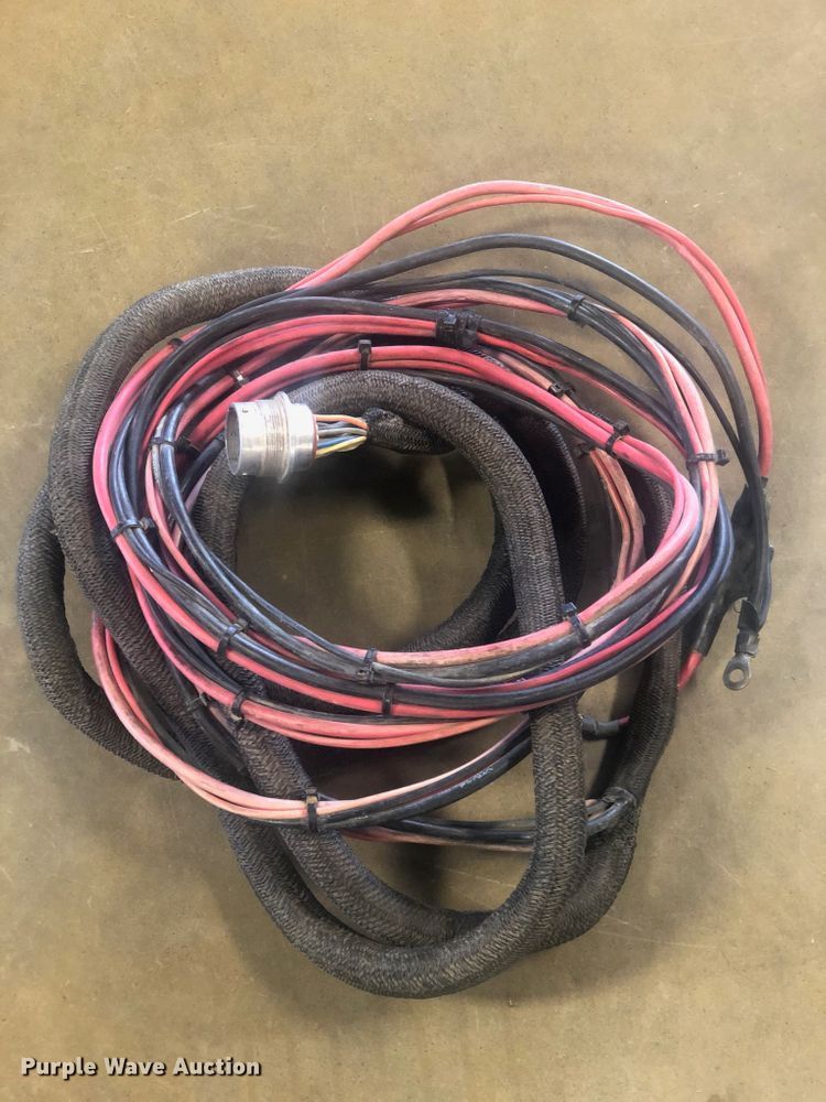 image for item HF9199 2010 New Holland BR7080  round baler