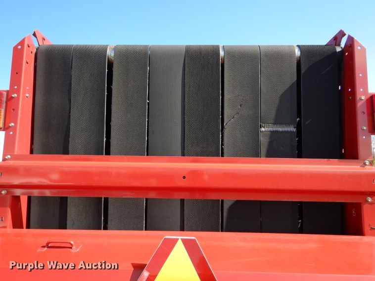 image for item HF9199 2010 New Holland BR7080  round baler