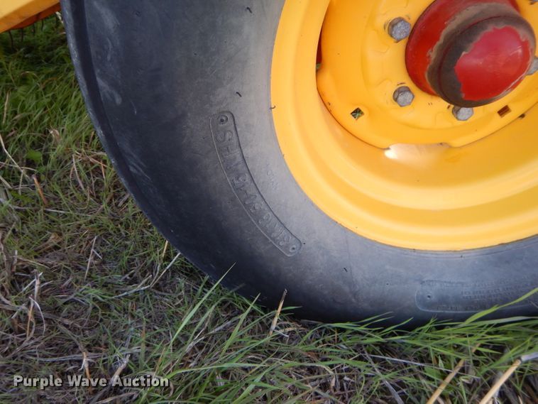 image for item HF9199 2010 New Holland BR7080  round baler