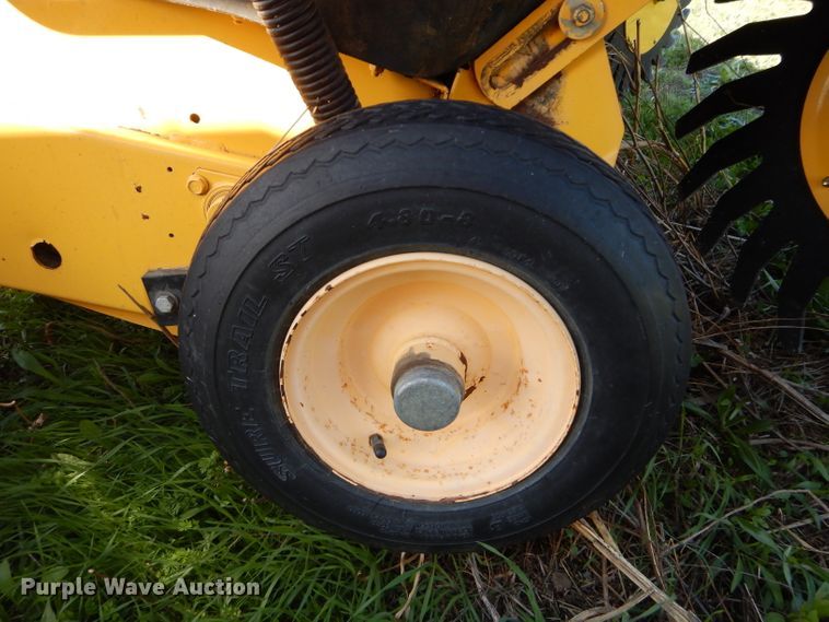 image for item HF9199 2010 New Holland BR7080  round baler