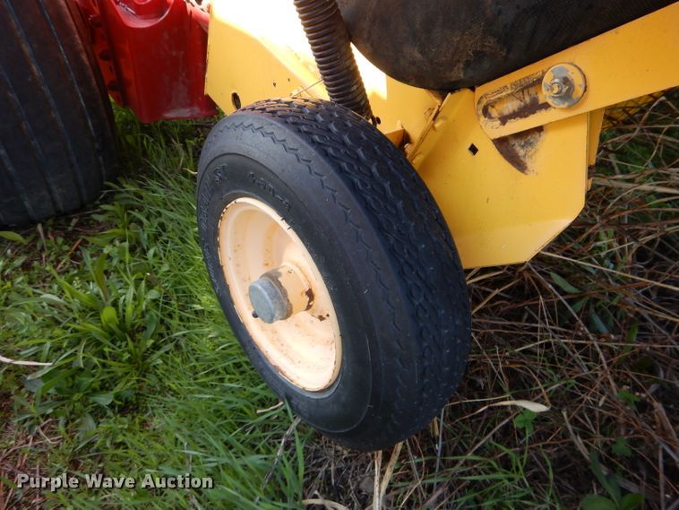 image for item HF9199 2010 New Holland BR7080  round baler