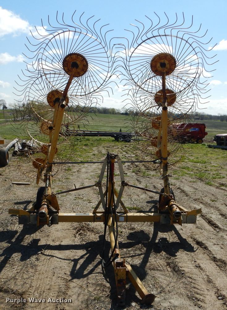 image for item HF9201 Vermeer WR22  hay rake