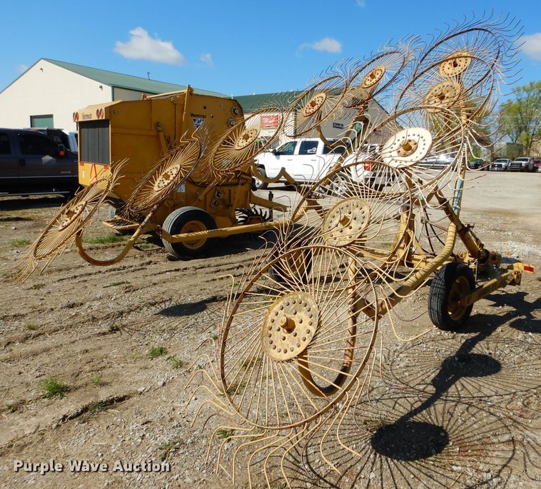 image for item HF9201 Vermeer WR22  hay rake