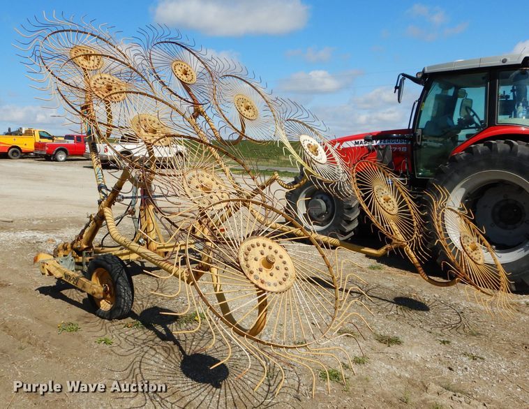 image for item HF9201 Vermeer WR22  hay rake