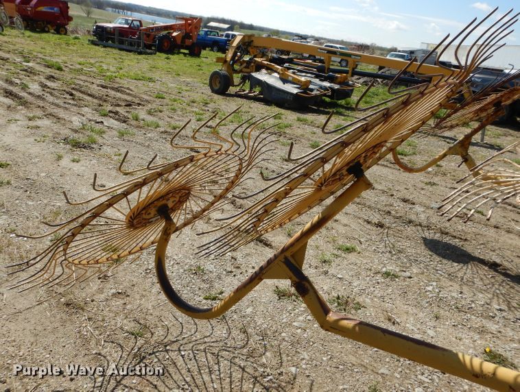 image for item HF9201 Vermeer WR22  hay rake