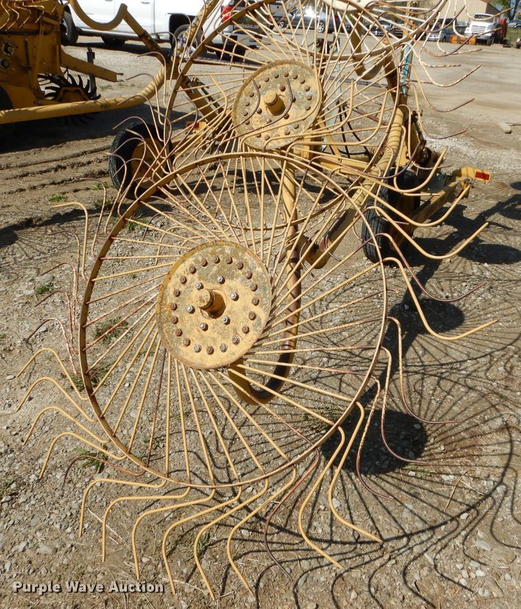 image for item HF9201 Vermeer WR22  hay rake